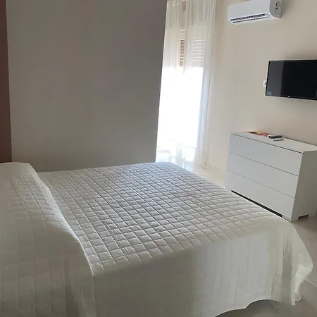 Marconi And בית הארחה *